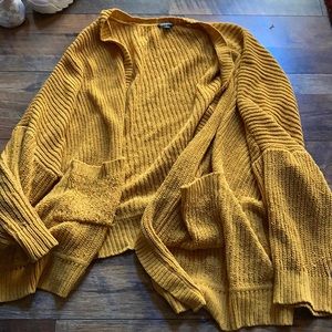 Baggy yellow cardigan (w/pockets)
